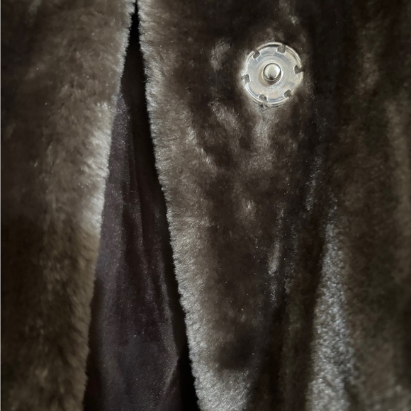 Luxe Faux Fur Jacket - Picture 4 of 5